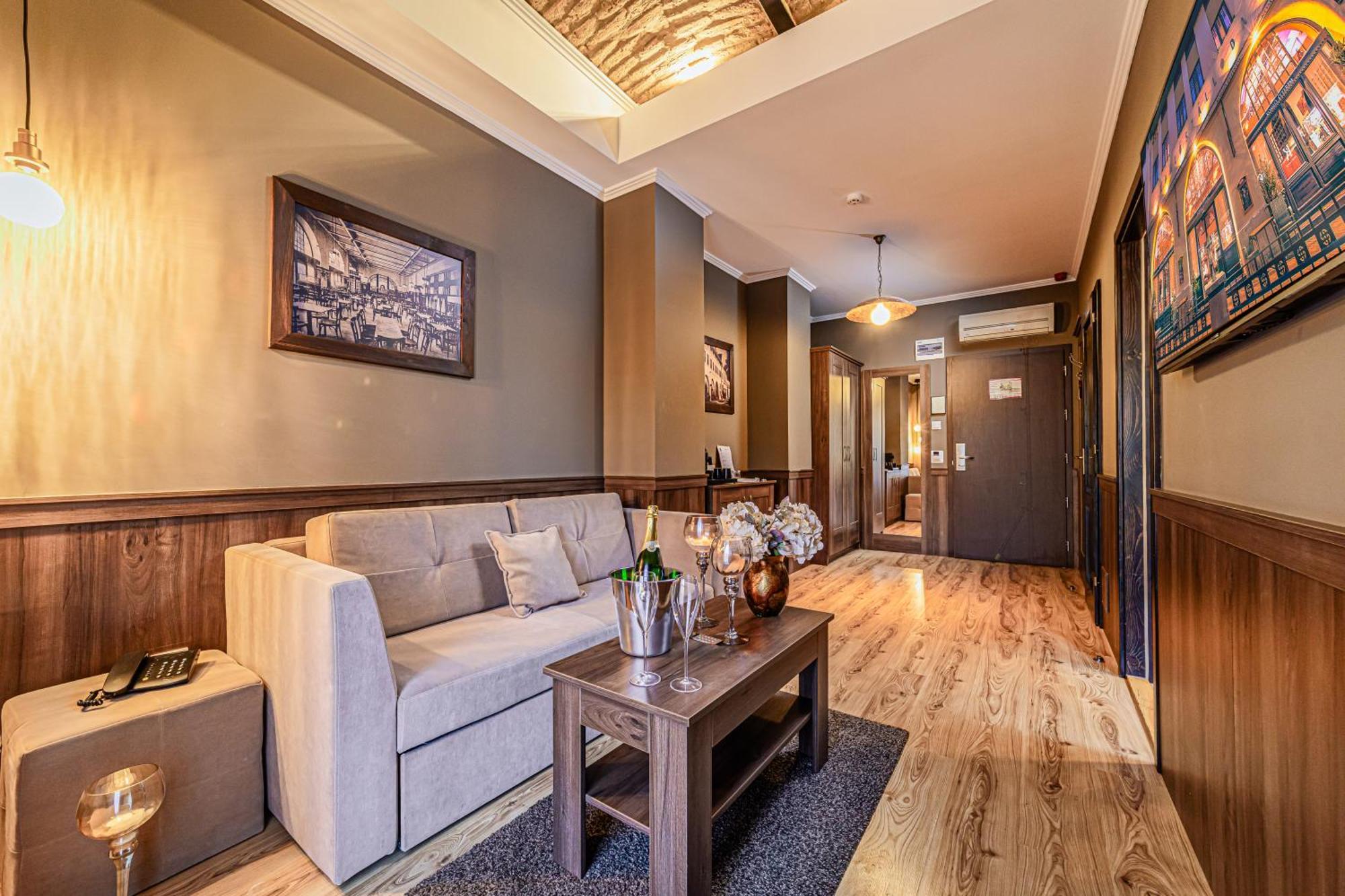 Komlo Hotel 귤러 외부 사진