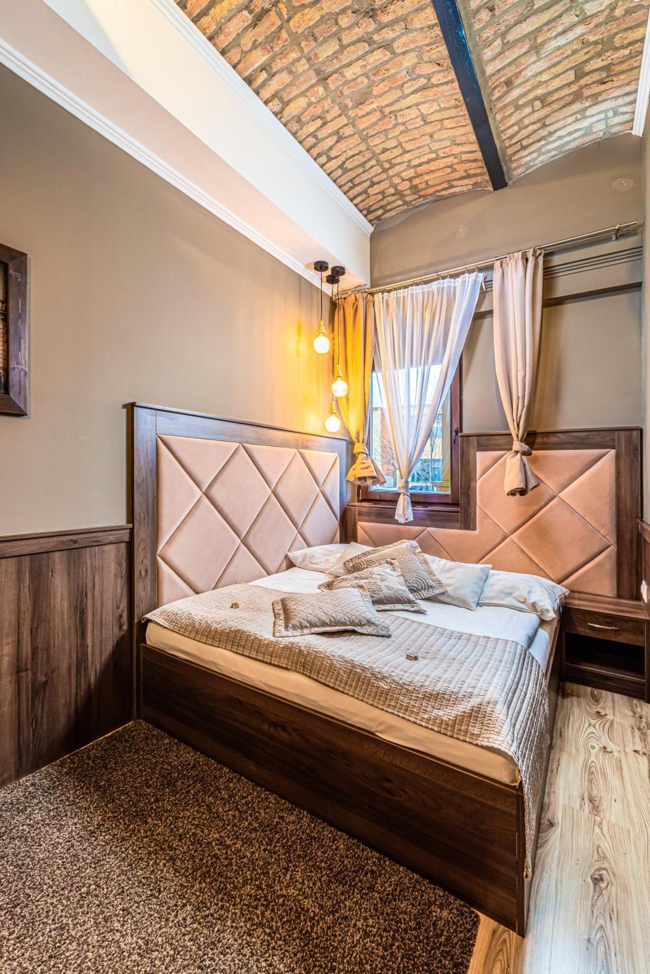 Komlo Hotel 귤러 외부 사진