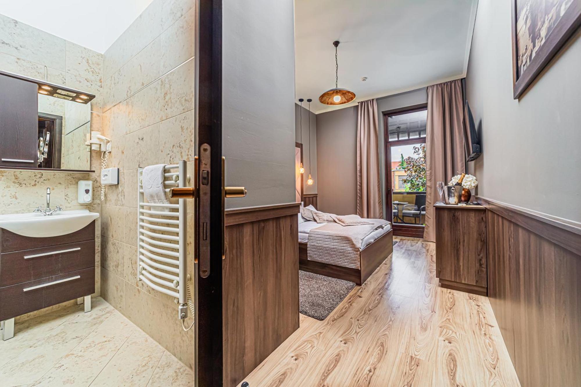 Komlo Hotel 귤러 외부 사진