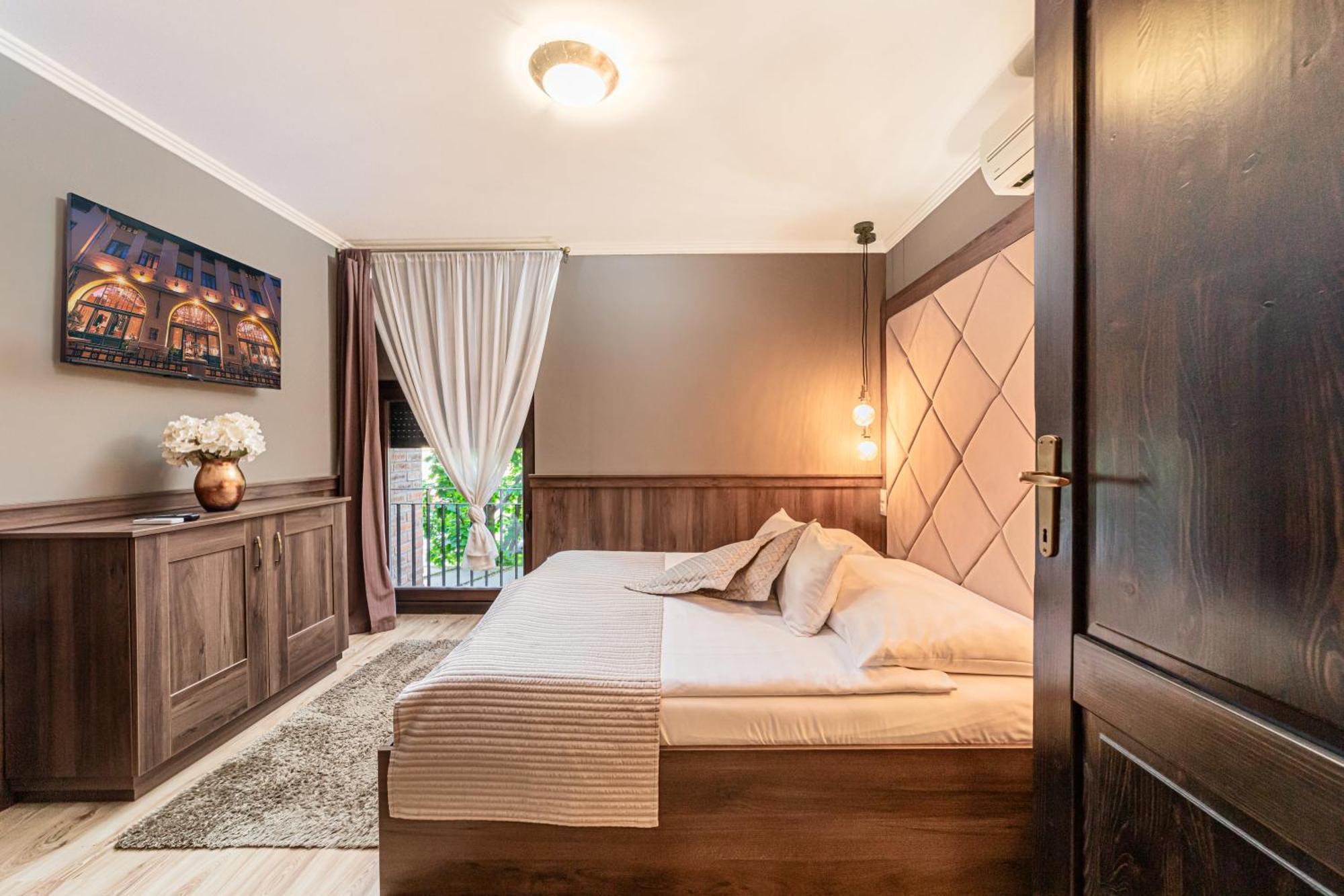 Komlo Hotel 귤러 외부 사진