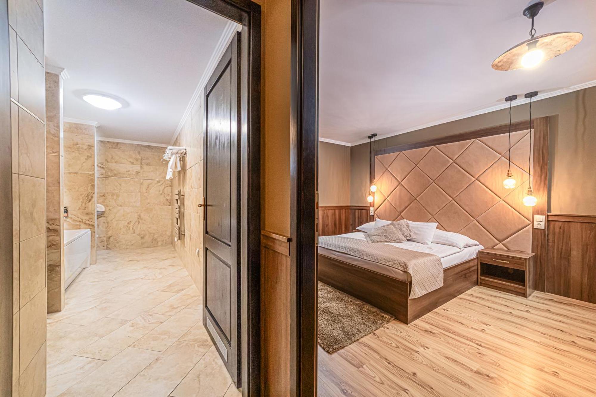 Komlo Hotel 귤러 외부 사진