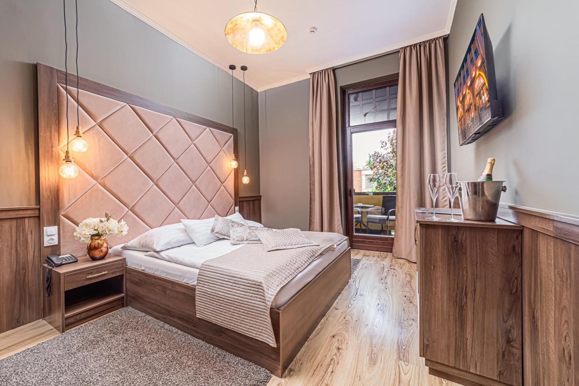 Komlo Hotel 귤러 외부 사진